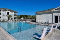⭐Stylish & Cozy⭐ 2BR/2BA w/King Bed, Pool & Gym Nr I295 & Downtown