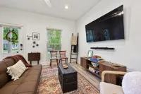 Cozy Cottage: Steps from LSU & Minutes to Downtown - 4-Star