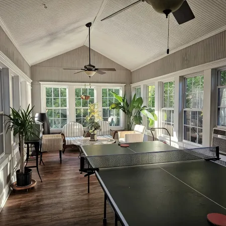 1000 Mbps Wifi, 11-Person Hottub, 75", Close 2Downtown/Restaurants, Sleeps16