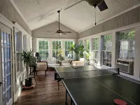 1000 Mbps Wifi, 11-Person Hottub, 75", Close 2Downtown/Restaurants, Sleeps16 - ジャグジー