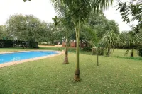 Hillside Manor - piscina