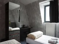 Brxxl 5 City Centre Hostel Отели рядом с достопримечательностью «Станция метро Lemonnier»