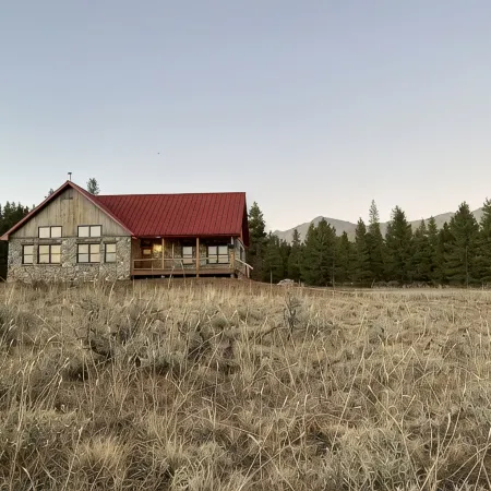 New! Premier 3 bedroom cabin in Taylor Park. Base of the Collegiate Mountains.