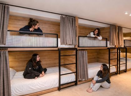 LATROUPE La Granja Hostel Bilbao