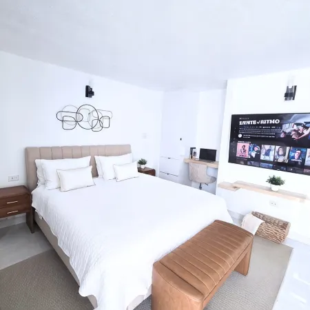 Sand and Sun: Beautiful Studio in Isla Verde, Walking to the Beach
