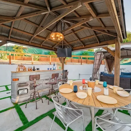 Melrose 2 BR w/ large kitchen + fireplace + patio