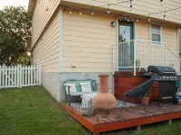 Family Pet Friendly 3-Bedroom Vintage Inspired House in Kyle - Plum Creek Hotels in Kyle