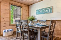 Close to Dollywood-Hot Tub & Kids Closet - Tiny houses