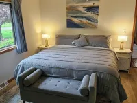 The Puckaway Place-Waterfront: Directly Across from Adeline's House of Cool! Hotels in Green Lake County