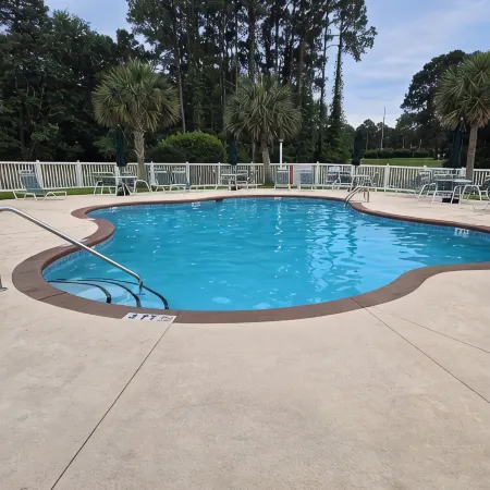 Sandpiper Bay 3rd Floor. 4 mi to Beach. 3 Bd, 2 ba, New Kitchen,  Pool & More