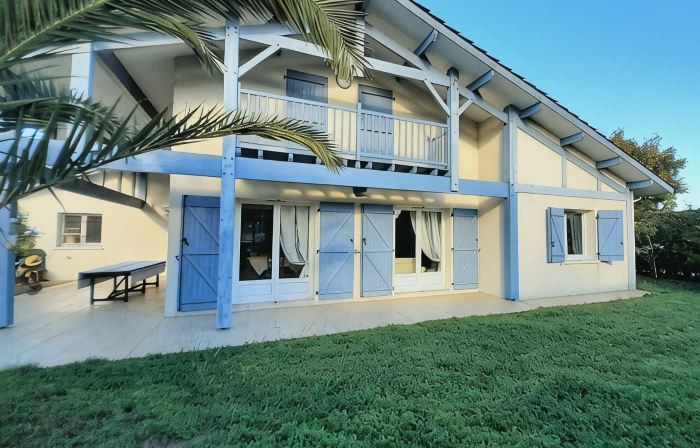 Landes villa with swimming pool