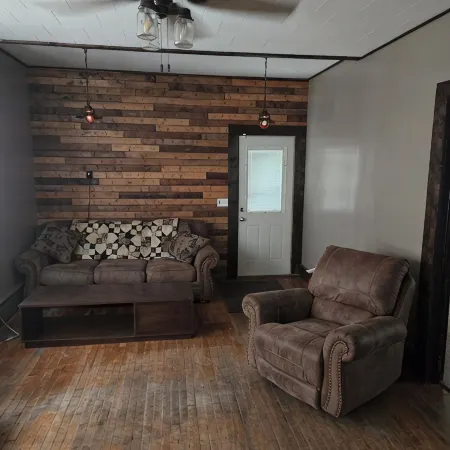 Cozy 2-bedroom apartment with WiFi, AC in Bessemer