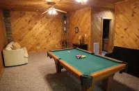 Charming 3-bedroom cabin with WiFi, AC ten mins from downtown Blue Ridge - 3-Star