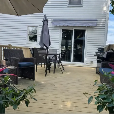 Townhouse Close to Downtown Newport & Beaches