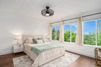 Spacious 5-Bedroom Retreat on 5 Acres.  Near Orv Park. Hot Tub for Sunset Views. - 4-Star