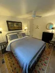 Sunset Serenity: Charming 2-bedroom cottage on picturesque Lake Ontario