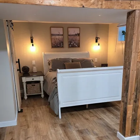 Cozy 1 bedroom basemant apt with private entrance and AC in the heart of Salem