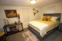 Charming and cozy. Vintage New Orleans vibe. Balcony view, hot tub and fire pit. - 民宿