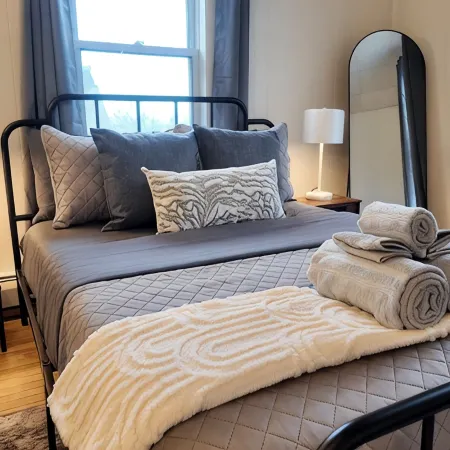 Newly Refreshed 3bd Spacious Unit Minutes from 290