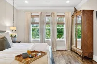 The Parkview: 4,120 SF Luxe - 3-min to DT Franklin