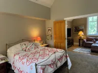 5-Bedroom Pet-Friendly Lake Home with Mountain View - 4-Star