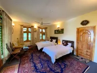 Hunza Blossom Inn - Parking