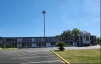 Baymont by Wyndham Lafayette - parking