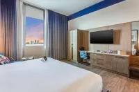 โรงแรมเซเรน่า อเวนตูรา ไมอามี่, ทาเปสทรี คอลเล็กชั่น บาย ฮิลตัน