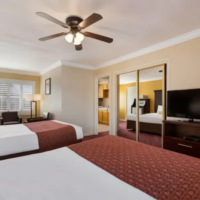 Clarion Collection Wilkie's Inn Pacific Grove - Monterey Hotels near Monarch Grove Sanctuary