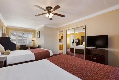 Clarion Collection Wilkie's Inn Pacific Grove - Monterey - parking