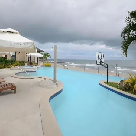 Kahuna Beach Resort and Spa