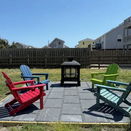 Pup-Friendly Obx Home, Shiplap Charm & Walk-in Showers