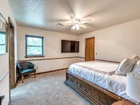 Pool, Hot Tub, Amazing Turf, Games Galore Luxury Villa in OKC