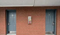 Acorn Motel - 2-Star