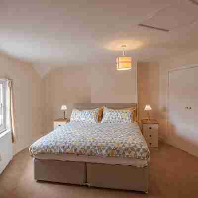 Town Centre Apartment Perfect Location with on-Street Parking Rooms