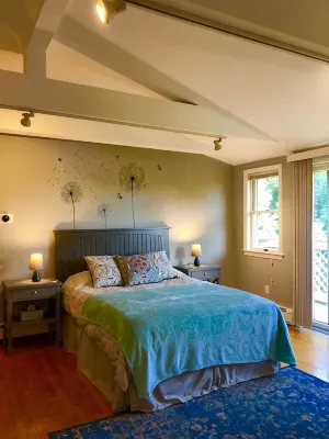 Newly refurbished, Sunny bright In-law suite.15 minute easy drive to Boston - 무료 와이파이