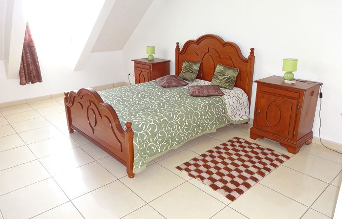 Large, well-equipped apartment in a villa 5 minutes' walk from the beaches