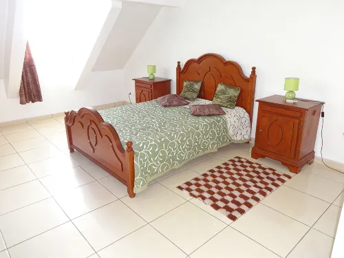 Large, well-equipped apartment in a villa 5 minutes' walk from the beaches