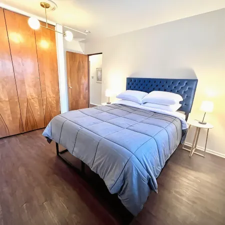 Cozy 2BR Mid-Century Townhouse w/Parking Near Downtown Ann Arbor & The Big House