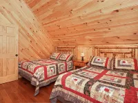 Stay on Kingdom Trails in a four bedroom cabin! Hotels in Burke