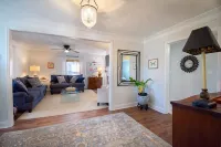 The Classic City Cottage-1 Mile from Downtown Athens! - 3-نجوم