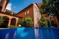 Livadia Hotel - parking