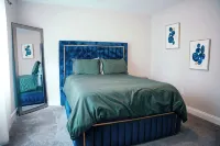 Charm City Luxury 4 Bedroom Brick Home - Bintang 4