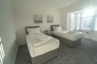 Newly Refurbished Modern 4 Bed Detached House - balcon