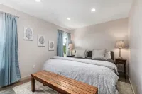 精美翻新之家!步行至市中心!度假屋配有戶外火爐