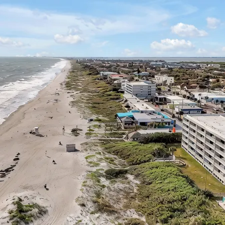 Family Beachfront Condo - Cocoa Beach Boardwalk - Pool