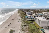 Family Beachfront Condo - Cocoa Beach Boardwalk - Pool