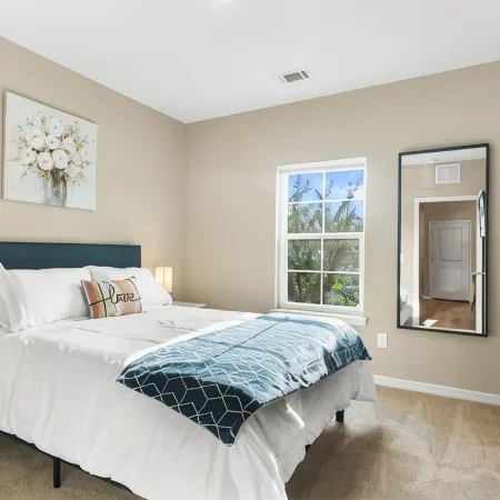 Elegant 1BR/1BA Condo with Pool, Gym and Laundry