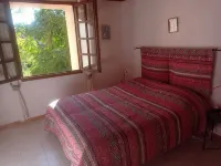 On vacation with the dog? House with enclosed garden in the center of Roquebrun.