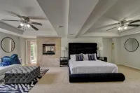 Family Friendly 5 Bed 5 Bath 6000 SF Ranch With Pool - Jacuzzi
